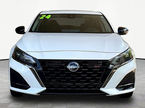 Used 2024 Nissan Altima 2.5 SR w/ SR Premium Package FWD image 2