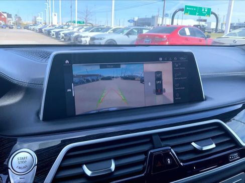 Used 2021 BMW 750i xDrive w/ Executive Package image 25