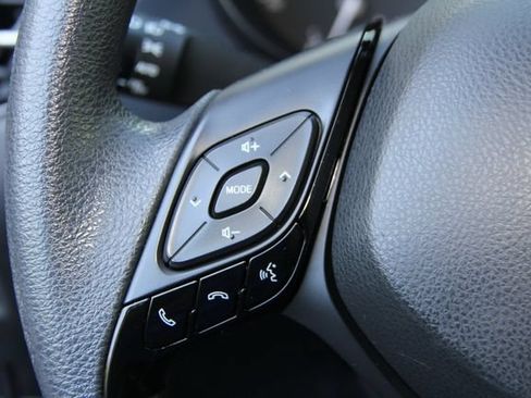 Used 2020 Toyota C-HR LE FWD image 22