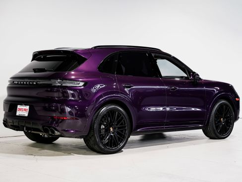 Used 2024 Porsche Cayenne S image 4