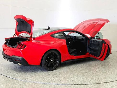 Used 2025 Ford Mustang Coupe RWD image 12