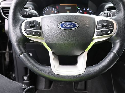 Used 2022 Ford Explorer XLT w/ Equipment Group 202A image 10