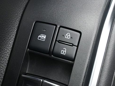 Used 2021 Toyota Highlander Limited image 13