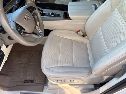 Used 2022 Cadillac Escalade Sport Platinum image 13