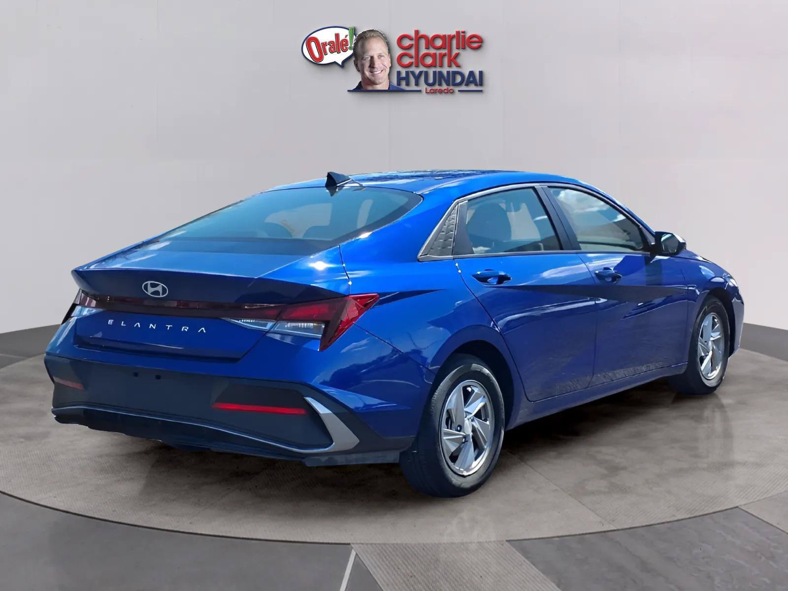 Certified 2025 Hyundai Elantra SE FWD image 5