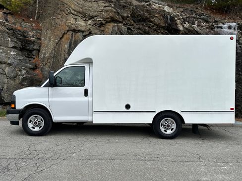 Used 2022 GMC Savana 3500 w/ Power Convenience Package image 7