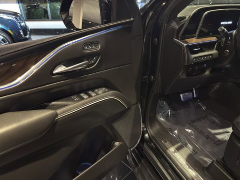 Certified 2023 Cadillac Escalade ESV Sport Platinum w/ LPO, ONYX Package image 19