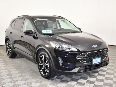 Used 2022 Ford Escape SE w/ SE Sport Appearance Package AWD/4WD image 3