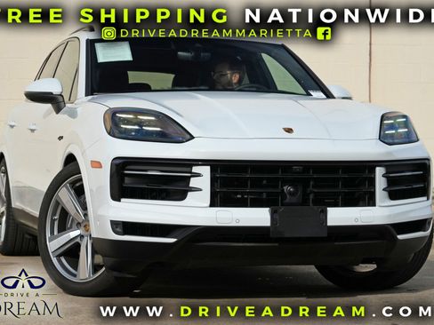 Used 2024 Porsche Cayenne AWD/4WD image 2