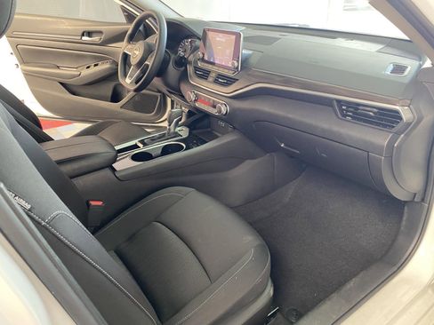 Used 2024 Nissan Altima 2.5 SV FWD image 7