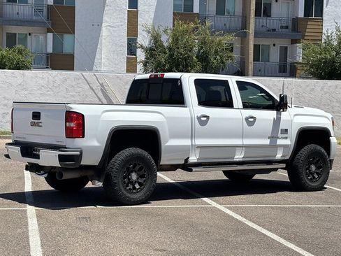 Used 2017 GMC Sierra 2500 Denali w/ Duramax Plus Package AWD/4WD image 4