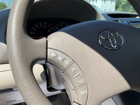 Used 2005 Toyota Camry FWD image 26