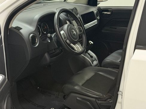 Used 2016 Jeep Compass Latitude AWD/4WD image 5