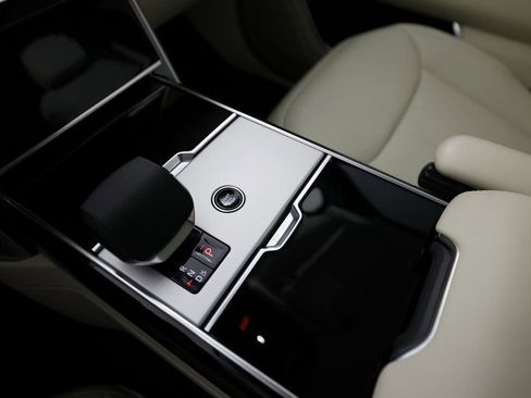 Used 2025 Land Rover Range Rover SE image 40