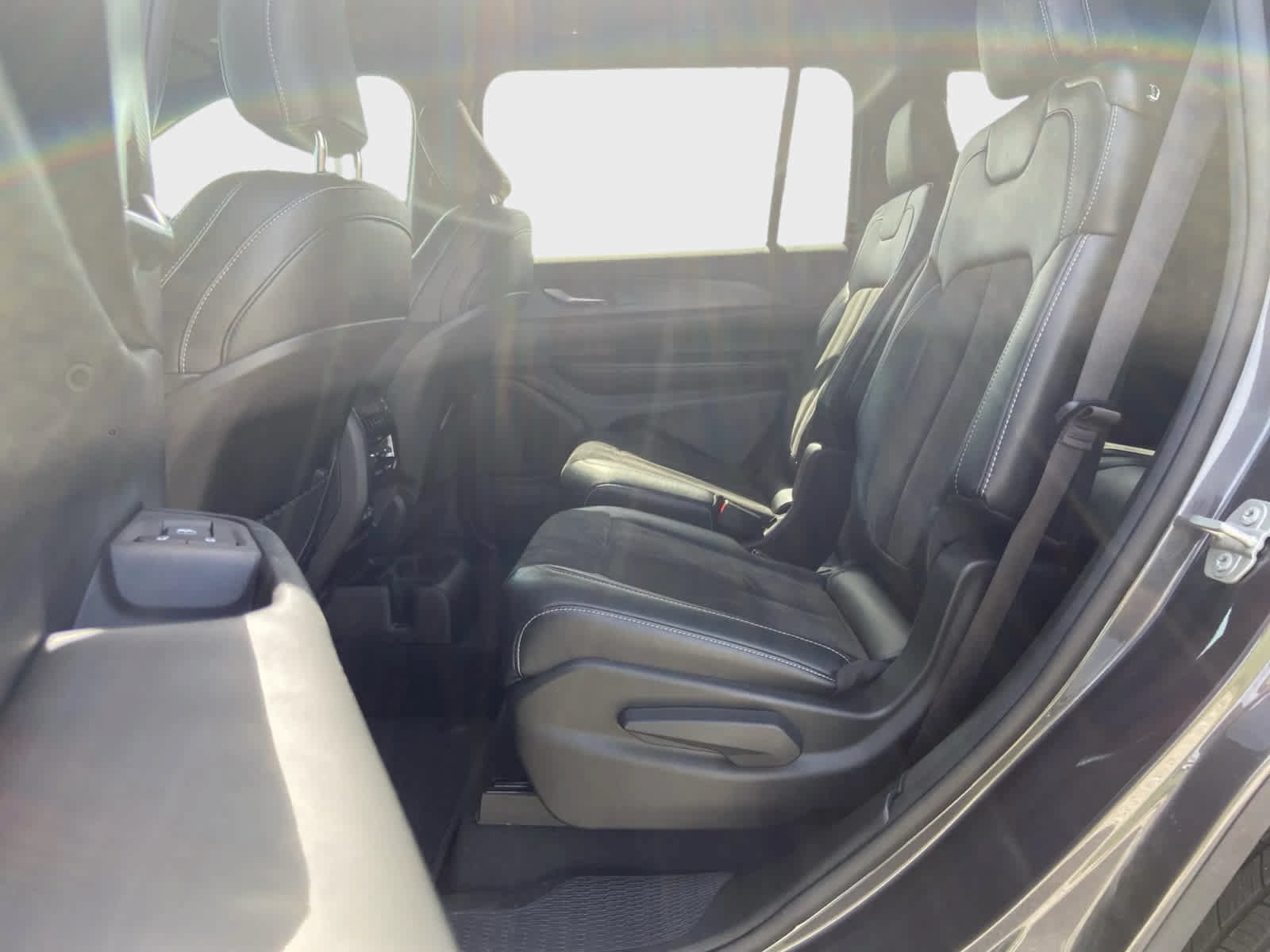 Used 2024 Jeep Grand Cherokee L Altitude AWD/4WD image 16