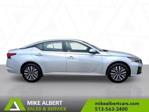 Used 2023 Nissan Altima 2.5 SV AWD/4WD image 8