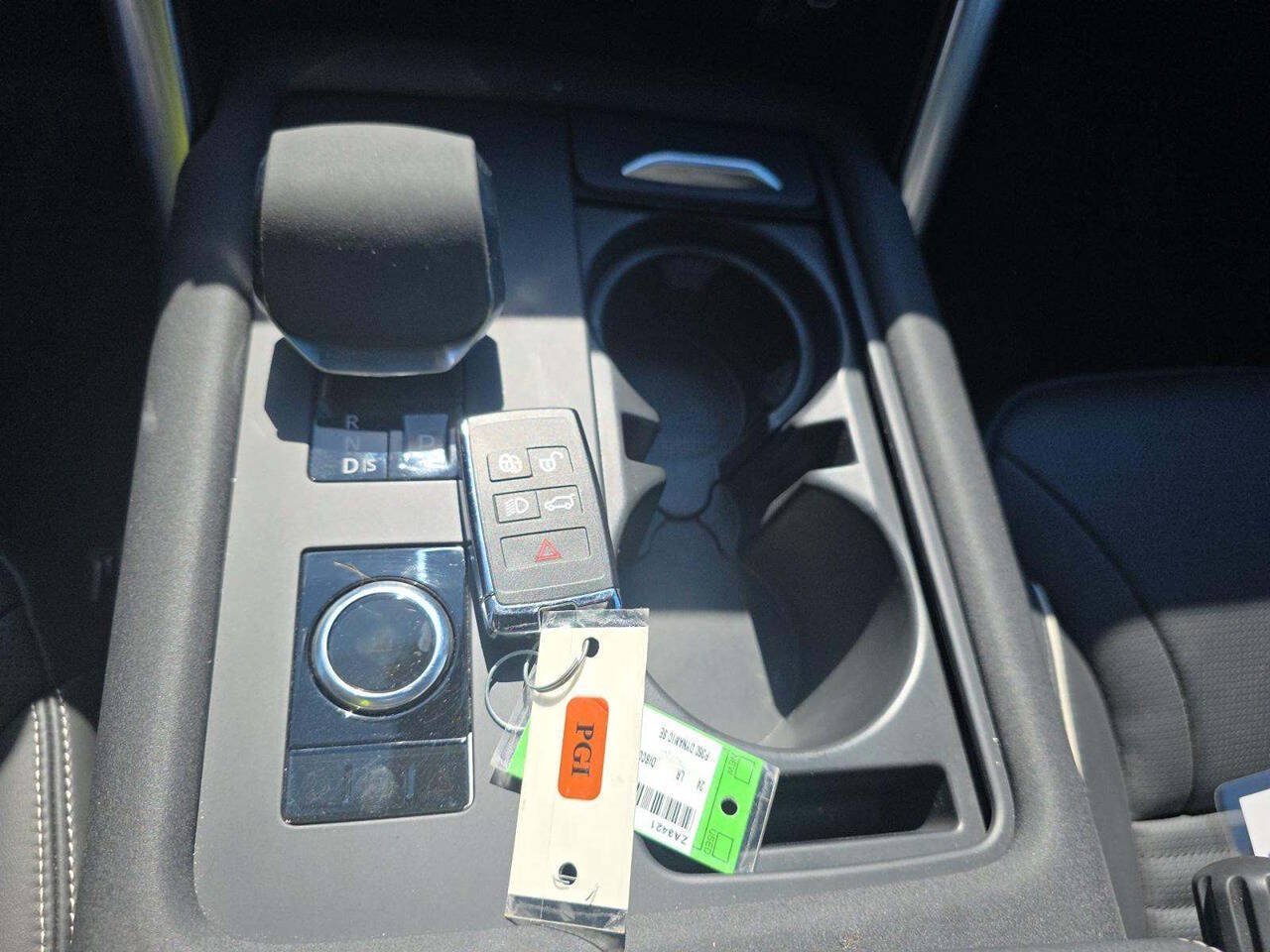 Used 2024 Land Rover Discovery Dynamic SE AWD/4WD image 14