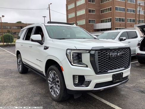 Used 2024 GMC Yukon Denali Ultimate AWD/4WD image 5