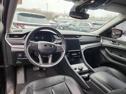 Used 2023 Jeep Grand Cherokee L Limited w/ Black Appearance Package image 8