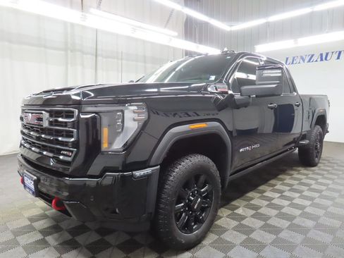 Used 2025 GMC Sierra 2500 AT4 image 6