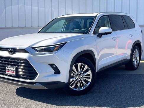 New 2026 Toyota Grand Highlander Platinum image 2