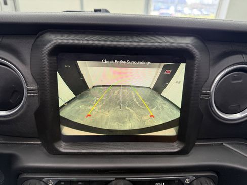 Used 2022 Jeep Wrangler Unlimited Sahara image 19