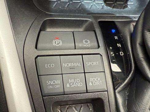Used 2022 Toyota RAV4 XLE w/ Convenience Package AWD/4WD image 30
