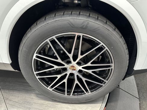 New 2026 Porsche Cayenne image 13