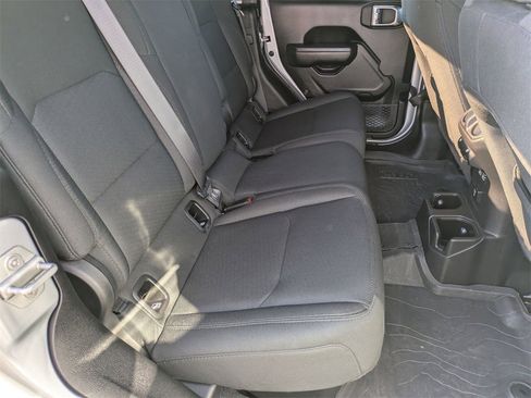 Used 2023 Jeep Gladiator Willys image 19