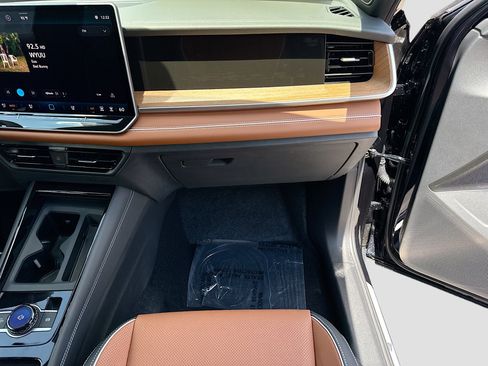 New 2026 Volkswagen Tiguan SEL R-Line AWD/4WD image 18