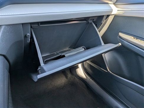 Certified 2024 Volkswagen Taos SE image 24