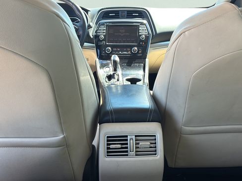 Used 2019 Nissan Maxima 3.5 SV FWD image 26