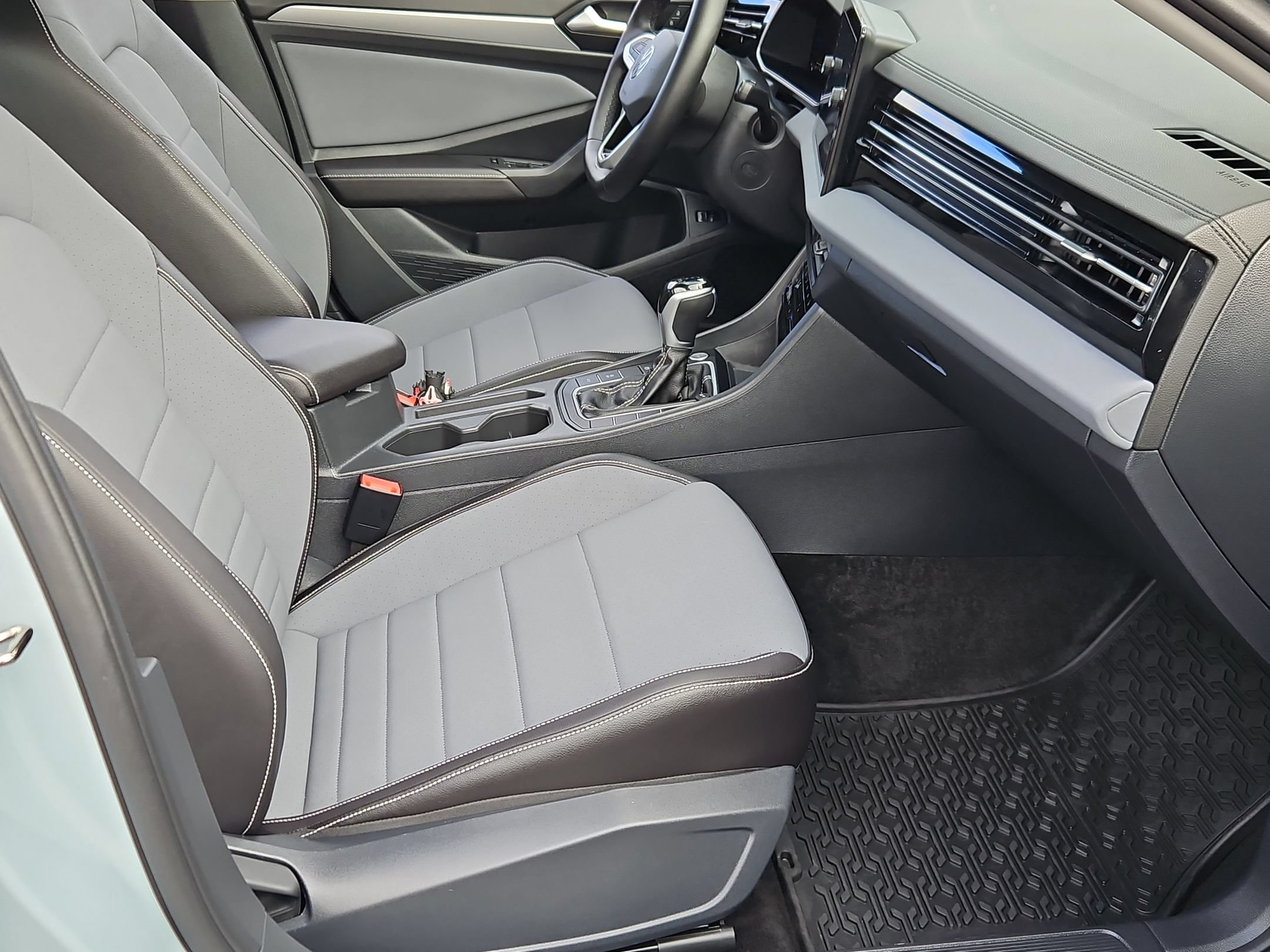 Used 2025 Volkswagen Jetta SE w/ Sunroof Package FWD image 28