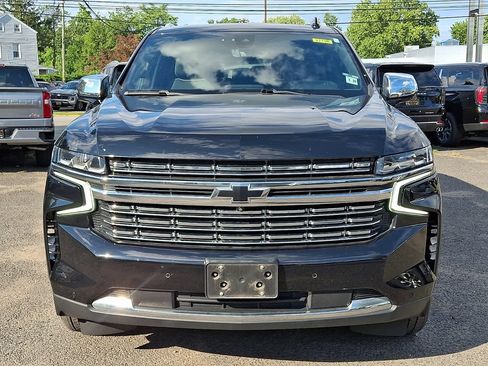 Used 2021 Chevrolet Suburban Premier w/ Premium Package AWD/4WD image 2