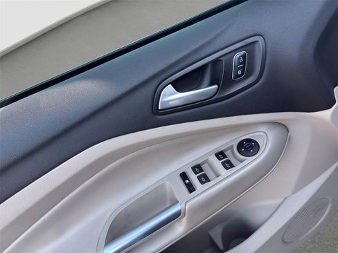 Used 2018 Ford Escape SE image 10