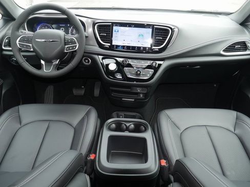 New 2026 Chrysler Pacifica Select image 7