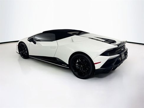 Used 2020 Lamborghini Huracan EVO image 40