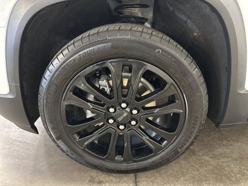 Used 2023 GMC Acadia SLE w/ Driver Convenience Package image 38