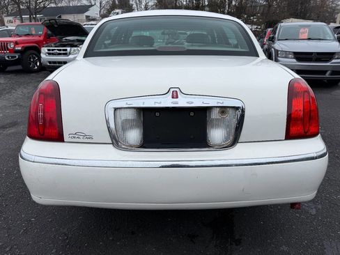Used 2000 Lincoln Town Car Executive image 6