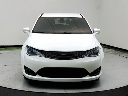 Used 2018 Chrysler Pacifica Touring Plus w/ S Appearance Package FWD image 2