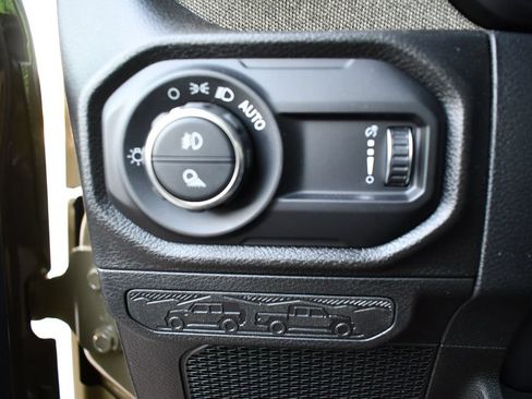 New 2026 Jeep Gladiator Willys AWD/4WD image 17