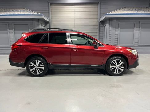 Used 2018 Subaru Outback 2.5i Limited AWD/4WD image 8