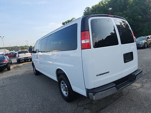 Used 2025 Chevrolet Express 3500 LT w/ LT Preferred Equipment Group RWD image 3