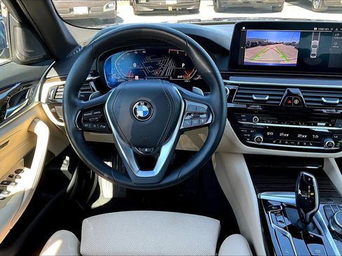 Used 2022 BMW 530i w/ M Sport Package image 5
