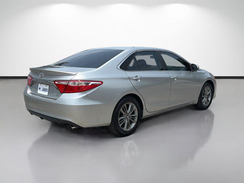 Used 2017 Toyota Camry SE FWD image 3