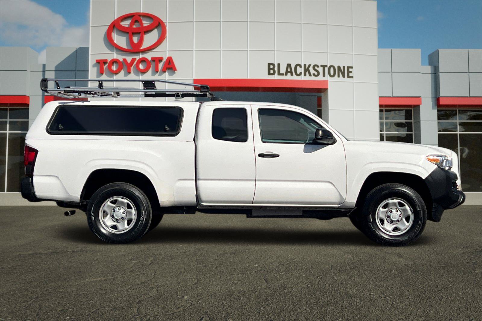 Used 2022 Toyota Tacoma SR RWD image 2