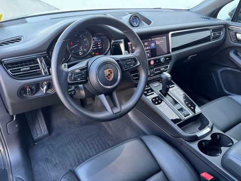 Certified 2026 Porsche Macan AWD/4WD image 4