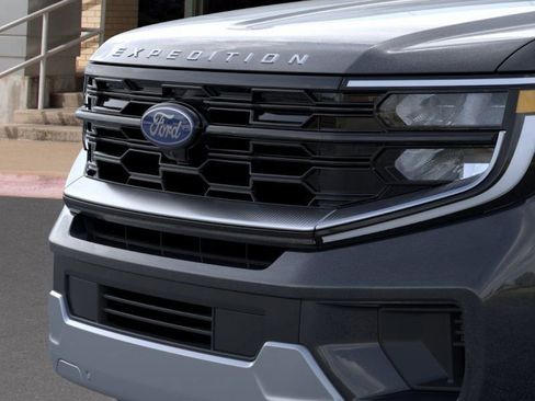 New 2025 Ford Expedition Platinum w/ Driver's Package image 19