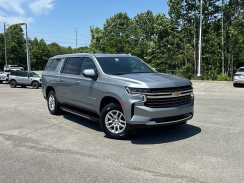 Used 2024 Chevrolet Suburban LT AWD/4WD image 2