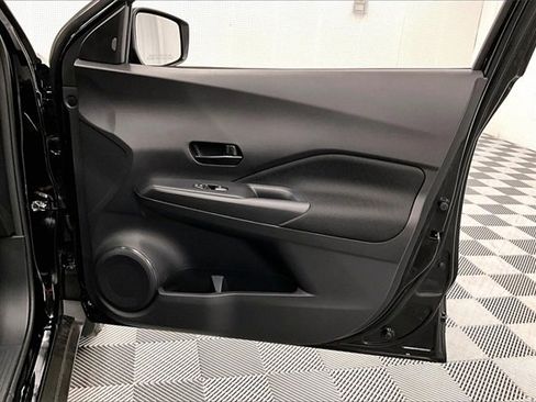 New 2025 Nissan Kicks S image 32